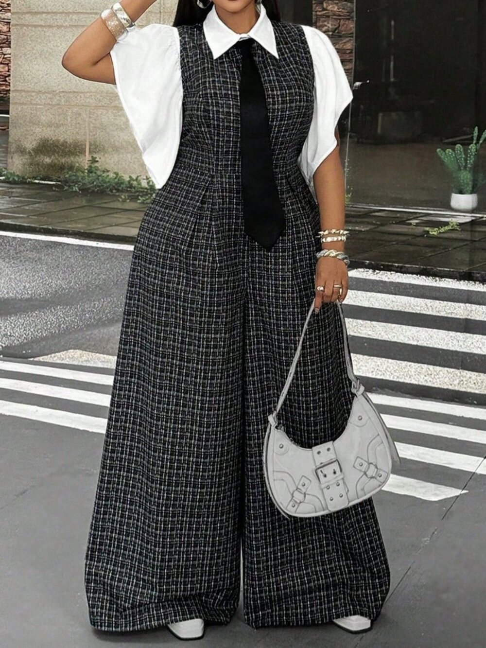 Black And White Elegant Women's Wide Leg Jumpsuit & Puff Sleeve Blouse Set - Picture 5 of 6
